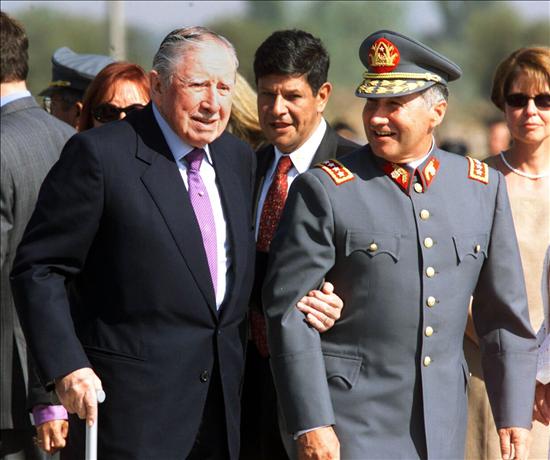 generales Augusto Pinochet y Ricardo Izurieta