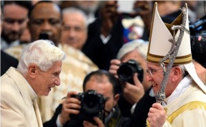 papas francisco y benedicto