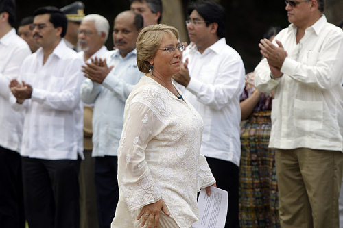 michelle-bachelet-delantal